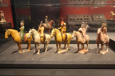 Gazing West to Chang'an, East to Luoyang: Tracing the Origins of Chinese Civilization (Part 3: Xi'an West Route – Famen Temple)