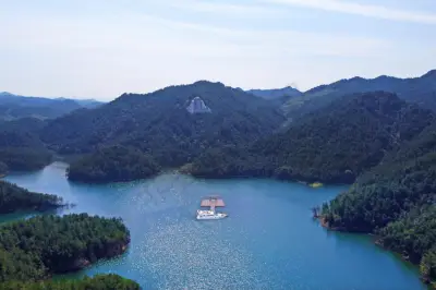 夏天太热？欢迎来拥抱清凉的太极湖！