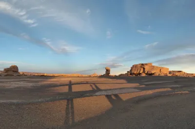 The sand grains of Dunhuang's sky carry our memories