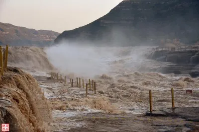 Looking Back at the Hukou Waterfall During the 2018 National Day Holiday