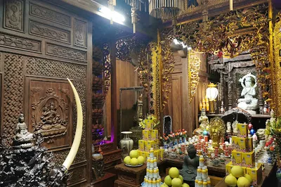 Van Nien pagoda