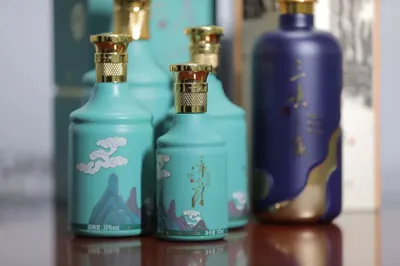 詩酒相遇，醉了萬水千山；和詩以歌，三峽之巔品鑑詩城！