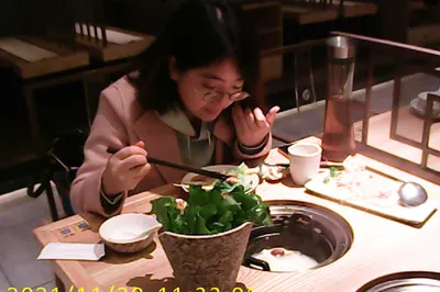 Zhang Shuo,, is an only child,, we are calling,, people walking,,,