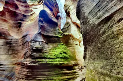A Chinese Canyon Rivaling America's Antelope Canyon, Right in Yan'an, Shaanxi - No Less Stunning