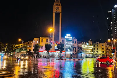 Tháp Đồng hồ Văn Phú