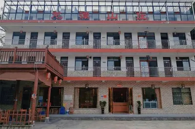 Self-driving on the Southern Anhui Sichuan-Tibet Highway: Encountering Longtan Villa Farm Stay, Challenging the Meilong 33 Turns, and the Winding Mountain Road is Stunning!