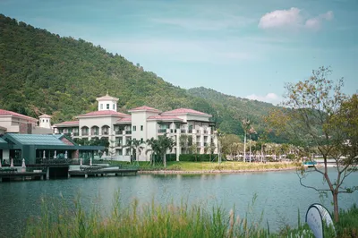 Guangdong Vacation Guide: This Valley-Hidden Town is the Spiritual Bay Area for Guangdong People