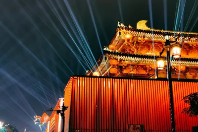 Xi'an: A Romantic Rendezvous, Drunk and Not Going Home; Dreaming Back to Chang'an, an Indulgent Moment — First Impressions of Chang'an: Clothing, Food, Shelter and Travel