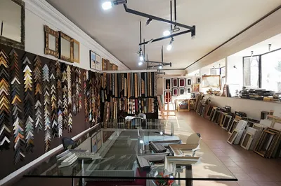 Academia Gallery