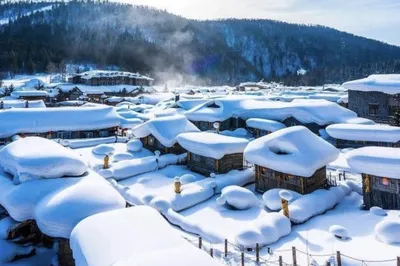 When the Temperature Drops, I Long to Explore the World of Ice and Snow
