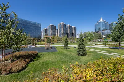 Аллея Halyk Square