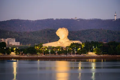 Mao Zedong Youth Art Sculpture