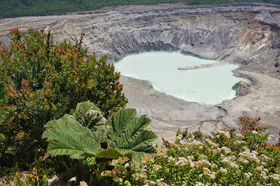 Mirador del Cráter del Volcan Poás