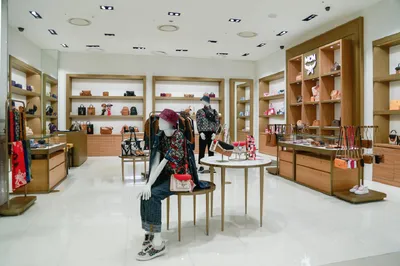 A Guide to Snagging Bargains at Shinsegae Department Store in Korea: How to Buy Bags Most Cost-Effectively