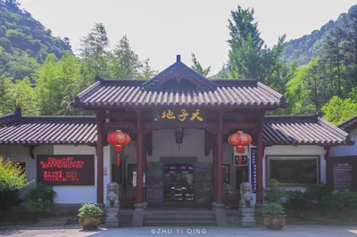 Early Summer at Tonglu's Tianzi Di: Wandering the Dinosaur Valley and Exploring Ancient Caves