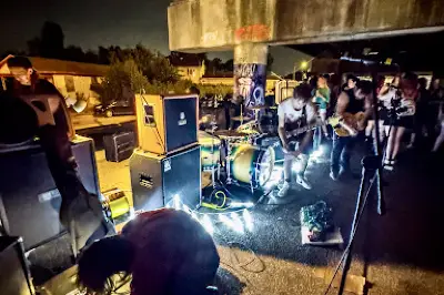 Parisite DIY Skatepark