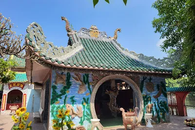 Phu Chau Temple