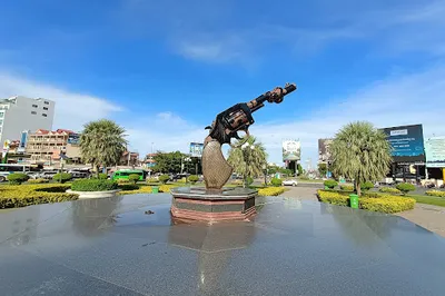 Cannon Rifle Roundabout Park