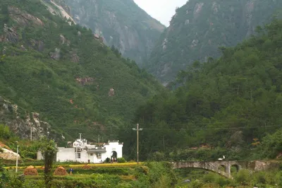 Hiking the Ancient Trail, Wind and Rain on Huizhou-Hangzhou (Part 1)