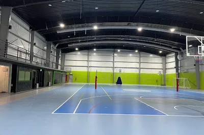 Strike Sports Centre مركز الرياضة