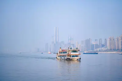 Wuhan Sightseeing Cruise