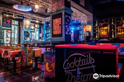 Cafe 80's