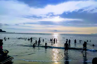 Playa Sombrillas Escuela aloja
