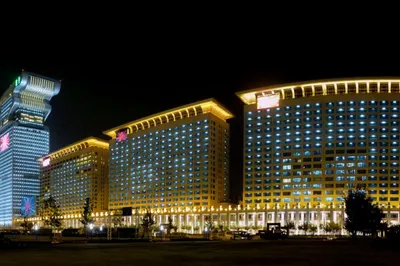 Parents' 3-Day Beijing Trip: Climb a Different Great Wall, Savor Local Snacks, and Capture the Night View of Pangu Seven Star!