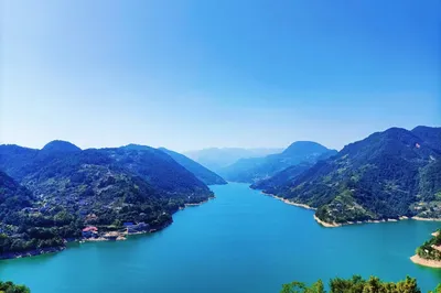 My Mom and I Travel to the Three Gorges