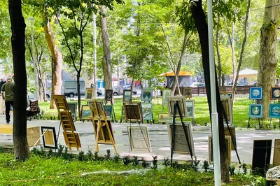 Sculpture group "Men"