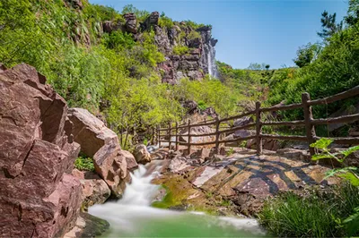 万安山旅游度假区七彩大峡谷