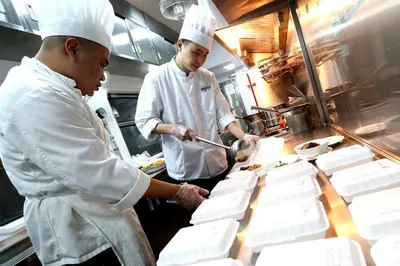 列車上盒飯沒有碗麵香？為何絕大多數人選擇碗麵，列車長道出實情