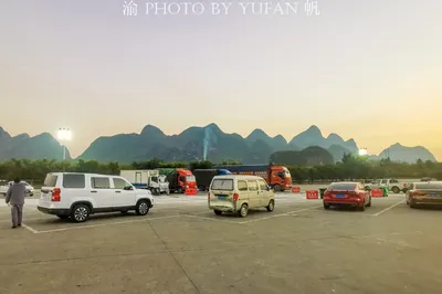 Highway Service Area Buffet: 35 Yuan for 36 Dishes Looks Great, but Many Dare Not Eat