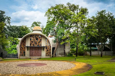 Suan Chang Puak・สวนช้างเผือก