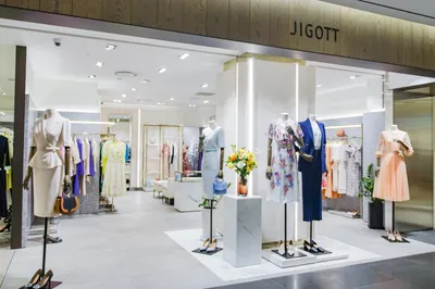Shopping Guide at Shinsegae Department Store in Korea: Recommended Trendy Items for Urban Women's Office Wear