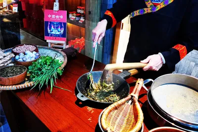 At Yao King Mansion, Enjoy a Bowl of New Year's Loving Oil Tea